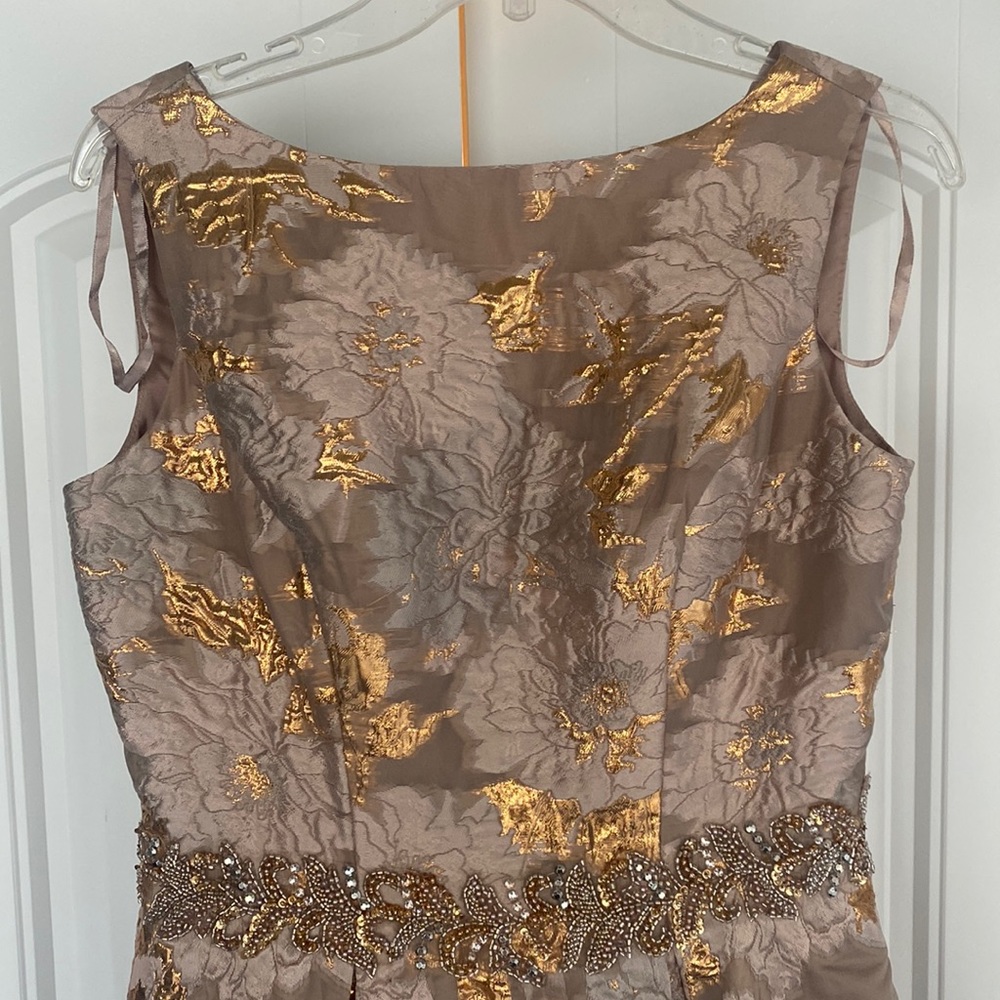 Wedding Mother of the Bride/Groom event Gown Sz 8, worn once. Champagne/R gold!